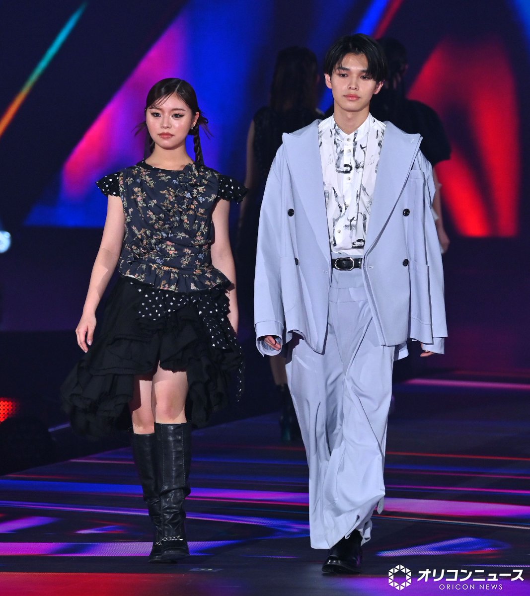 oricon's tweet photo. 【🌼ガルアワ 26 S/S🌼】
『今日好き』倉澤俊＆谷村優真
“しゅんゆま”がペアランウェイ✨️

シックなコーディネートで歓声浴びる💕
https://t.co/oMhBN8NAYJ

＼フォトギャラ随時更新中📸🌟／
https://t.co/U26qjjJbWD

#ガルアワ2026SS https://t.co/tPtJ9AbGrB