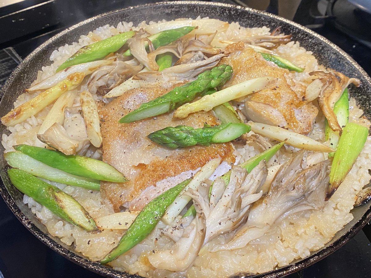 今年も<a href="/yoze_farm/">YOZE FARM ｜ シーズンイン！！春のアスパラ食べて〜</a> さんのアスパラ届きました✨
ホクホク感とジューシー感が両方楽しめて最高です！

一発目はチキンパエリアでいただきました☺️

夏のスイカもバッチリ仕上げてお送りします🍉