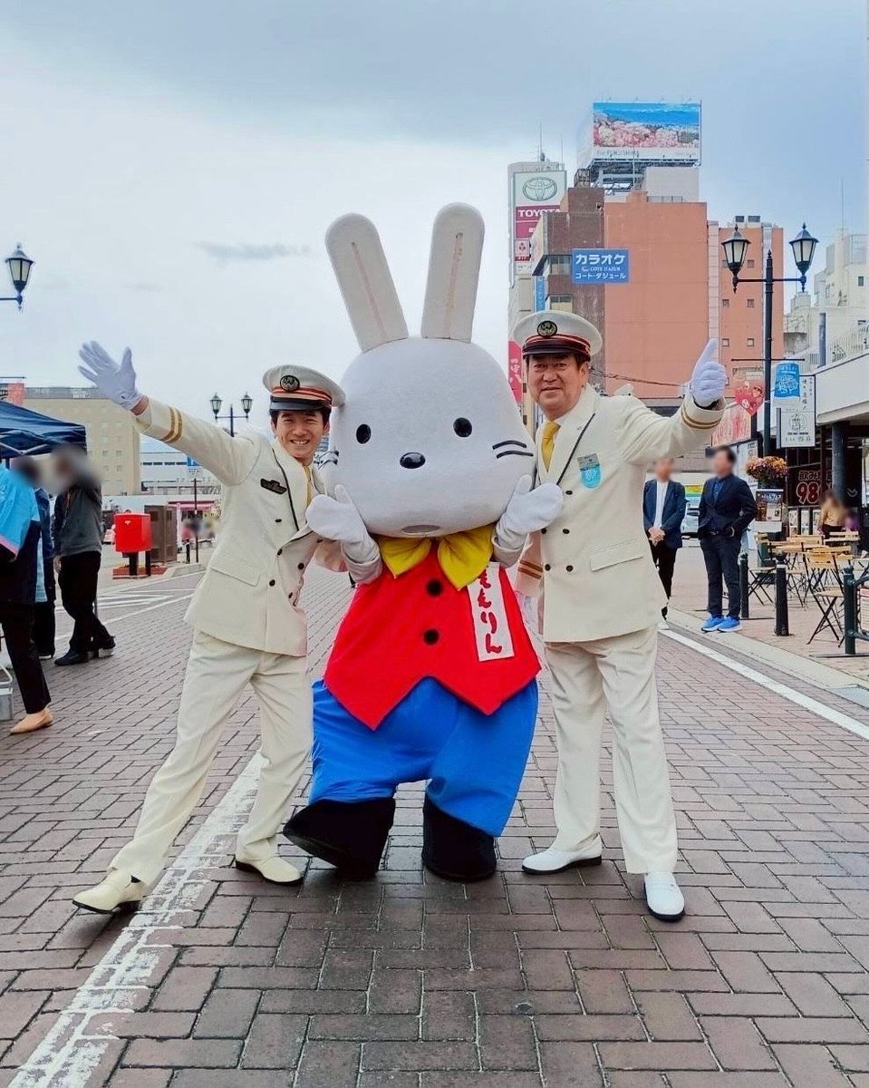ももりんが、この4月で30周年のお誕生日を迎え、ささやかながらお祝いをしました。

ももりんと同世代と知ってびっくり！
ゆるキャラブームが来るより遥か昔から
福島市を支え続けてきてくれたももりん🍑

お誕生日おめでとうございます！！！