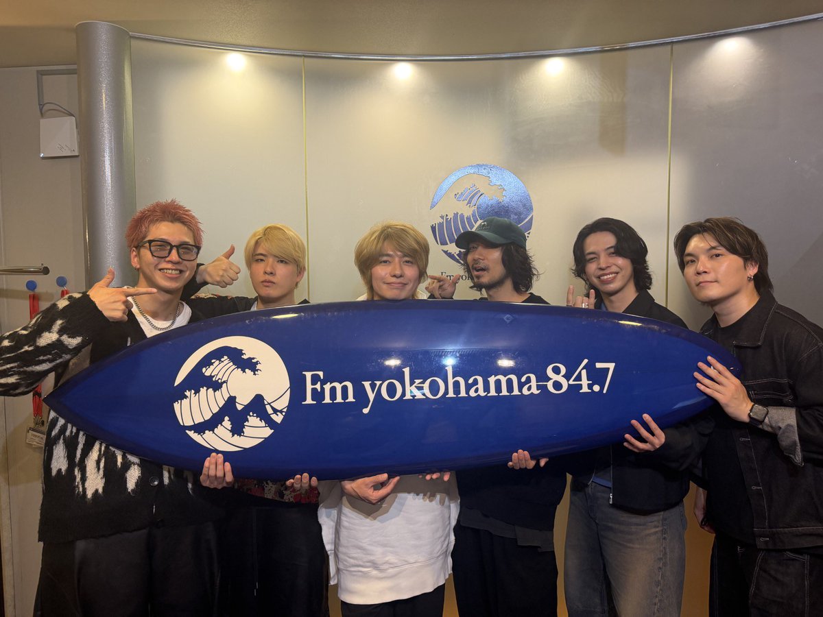 dramaDiVEP_ytv's tweet photo. /／
📣ラジオ出演のお知らせ✨
\＼

本日19:30~より、
『#スモークブルーの雨のち晴れ』
エンディング主題歌を担当する
CROWN HEADさんの冠ラジオ「CROWN CHAT」に
主演の #武田航平 さんと #渋谷謙人 さんが
出演します！

ぜひリルタイムでお聴きください🎵

📻FMヨコハマ「CROWN CHAT」
https://t.co/MRnnpQJp4j…

#CROWNHEAD
#FMヨコハマ