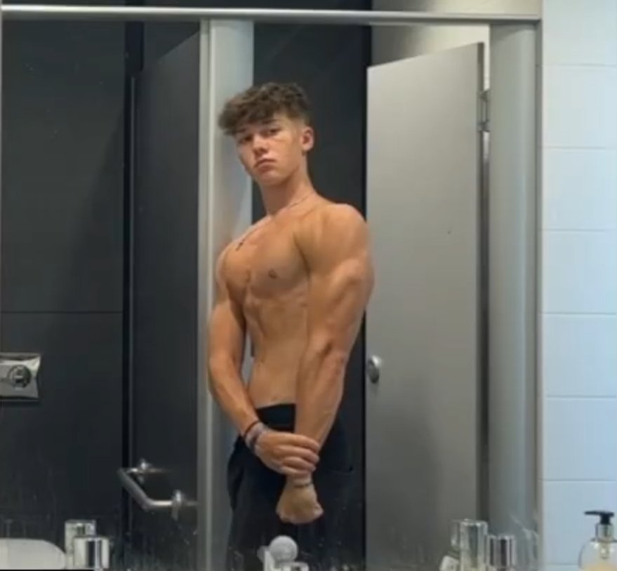 gaytwinkk03's tweet image. #fit #gay #chav #bi #hot hmu to see more of him