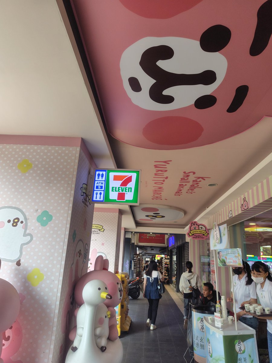 osatobow's tweet photo. 高雄でちいかわのセブンイレブンを偶然発見 https://t.co/tl4om8blam