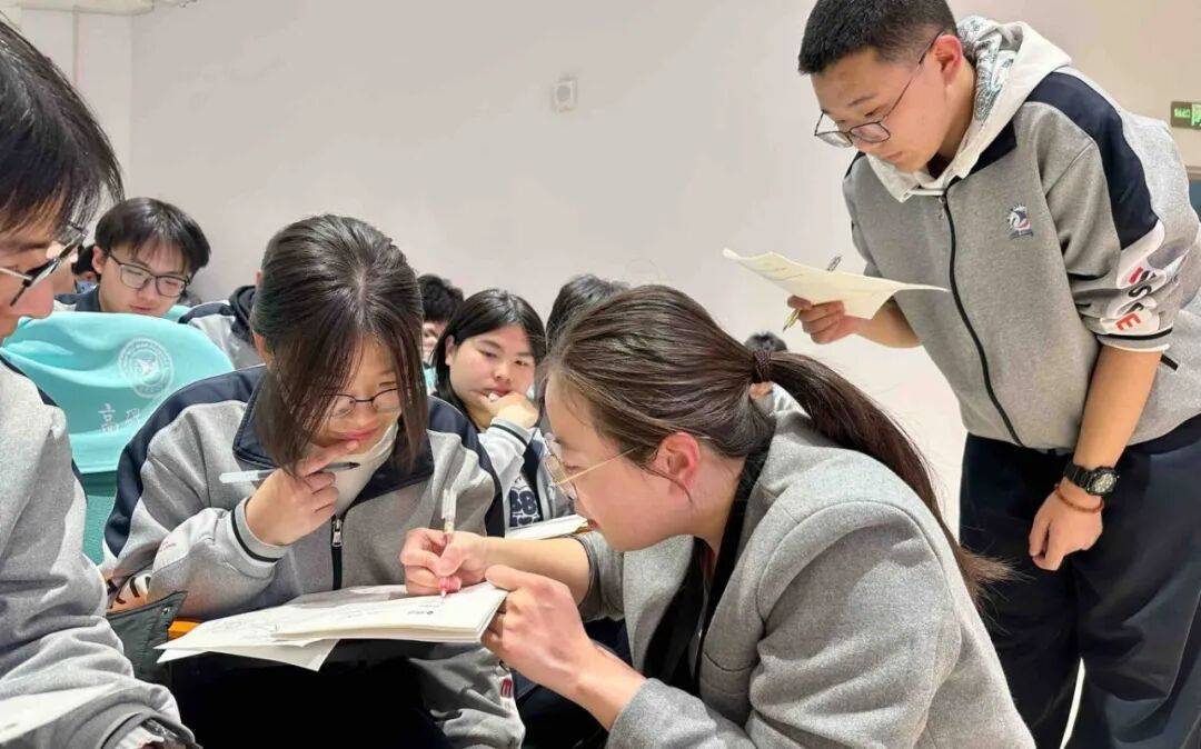 ismailishcan's tweet image. "Spent the weekend packing 120+ meal kits for local food banks with @CityVolunteers! Grateful to connect with neighbors u0026 fight food insecurity—small acts, big impact.  #VolunteerLife #CommunityFirst"