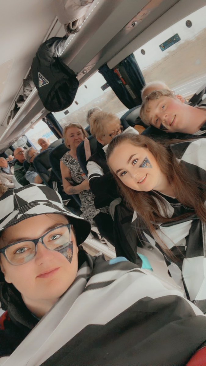 Kimmymac07's tweet photo. @officialdafc The pars are going to Hampden 🏁⚽️🖤🤍 https://t.co/EApVPHcr1e