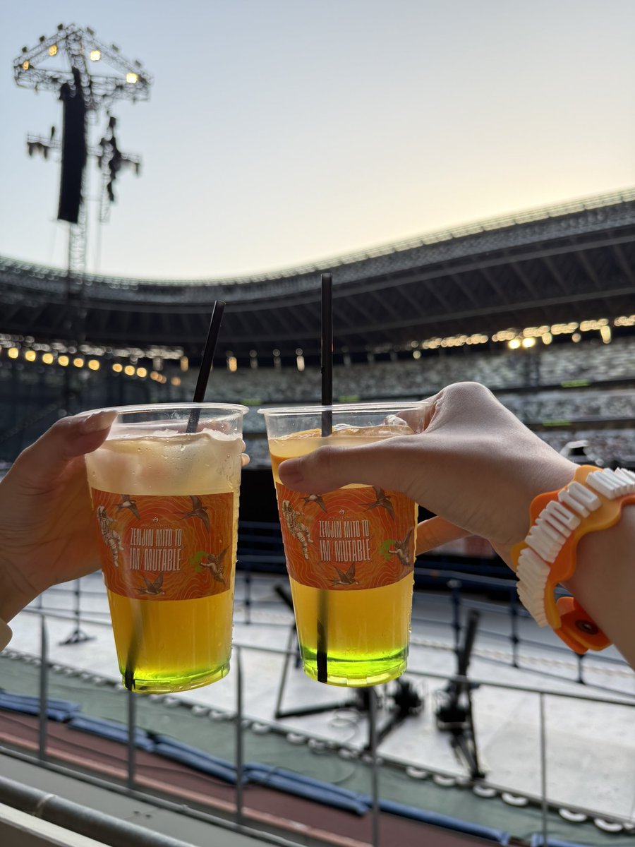 MozRai's tweet photo. もうすぐ開演╰(*´︶`*)╯

#MrsGREENAPPLE
#ゼンジン未到とイミュータブル https://t.co/uNe1KHPlQY