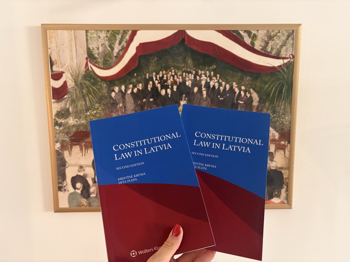 dita_plepa's tweet photo. Esmu saviļņota, saņemot no tipogrāfijas otro papildināto izdevumu par konstitucionālajām tiesībām Latvijā. 

Satversme kā viena no vecākajām konstitūcijām Eiropā ir interesanta zinātniekiem visā pasaulē.

Paldies @J_Pleps  Diānai un Antonijai par iedvesmu ❤️ https://t.co/67liW2vA63