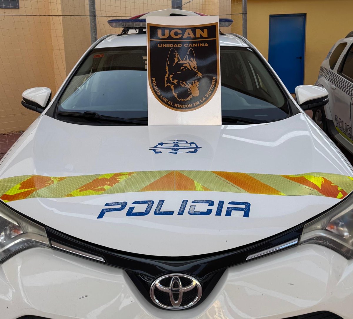 aytorincon's tweet photo. 👮♂️Un año más, la Unidad Canina de la @policiarincon ha participado en la Cardiomaratón que organiza el Colegio Nueva Nerja.
#RincónDeLavictoria #SeguridadCiudadana #PolicíaLocal #UCAN #Cardiomaratón https://t.co/XPSl7zL0UT