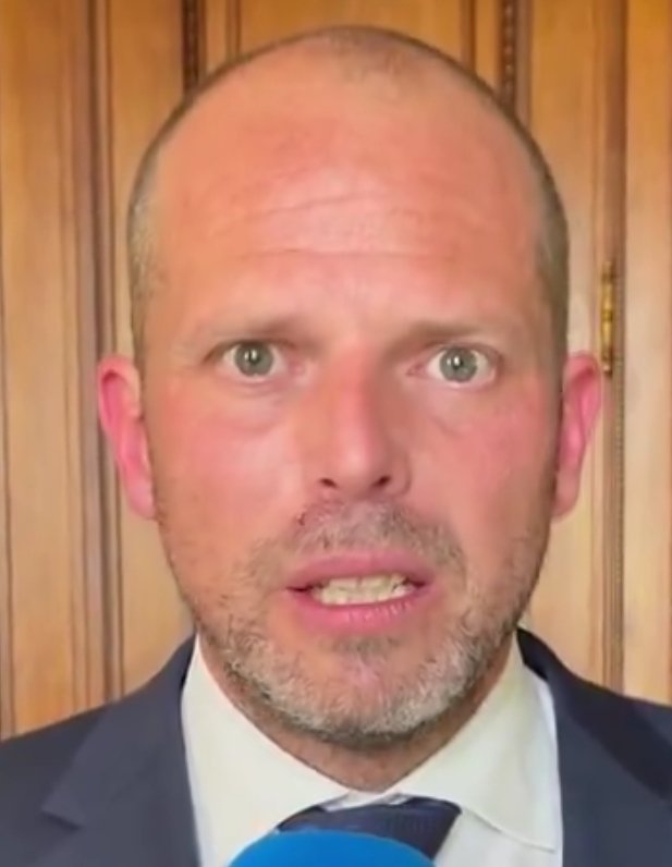 i crack aces/bottles tweet media