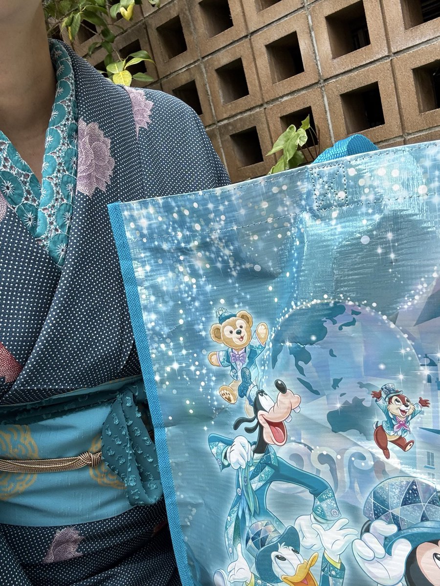 ayacem5's tweet photo. インパ予定ないけどボンボへ。昼に着いて40分並びあれこれゲット。ネイルも変えたしインパすべき？👘仲間と話してて念のため有休取ってたんだよな平日 https://t.co/H2YPUtjHVU