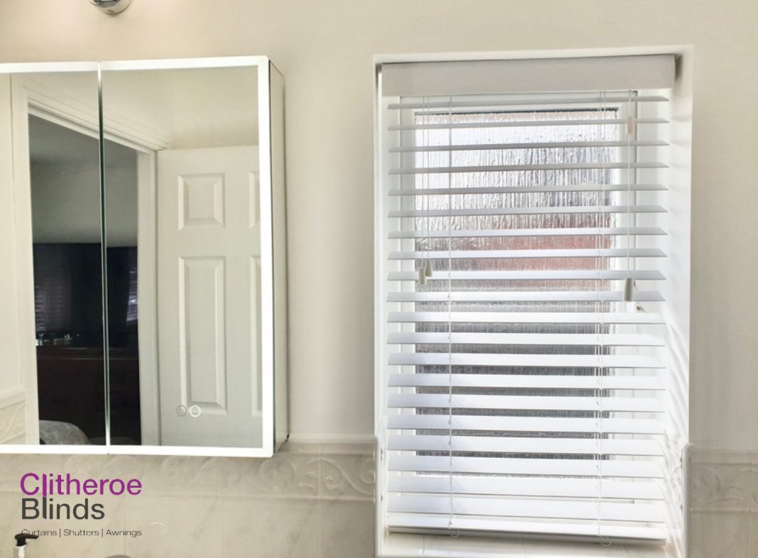 ClitheroeBlinds's tweet photo. Venetian blinds adjustable tilt function allows easy control of light and privacy, whilst looking perfect in any room ✨🏡 #venetianblinds #clitheroeblinds #interiordesign #lancashire https://t.co/ePnbWkdCni