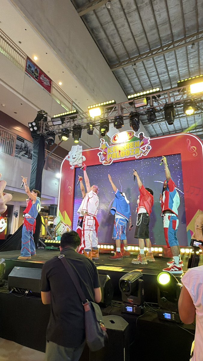 <a href="/Official_ALAMAT/">ALAMAT ᜀᜎᜋᜆ᜔ 🇵🇭</a> ALAMAT kicks off the Kitchenpalooza program with a 🔥 performance of LuzViMinda! 

#CheersKitchenpalooza #SummerCheers #CheersxALAMAT