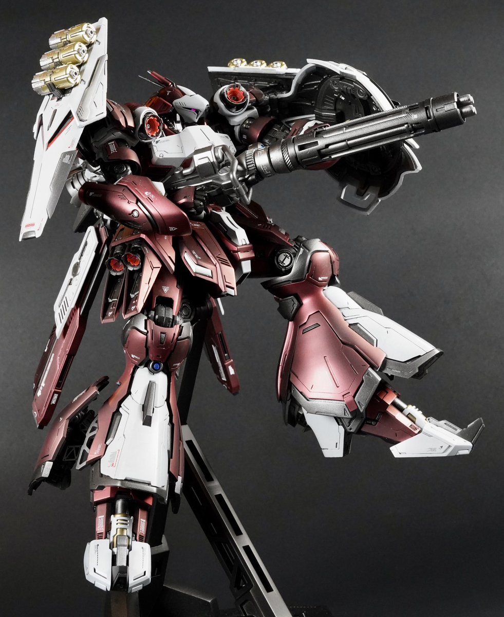 LV21GP's tweet photo. クェス機といえば、ビームガトリングガン。これをバッチリ決めれば言う事なし、ということで設計当初からポージングを前提に可動域を詰めていきました。 https://t.co/n9ytxWVnL7