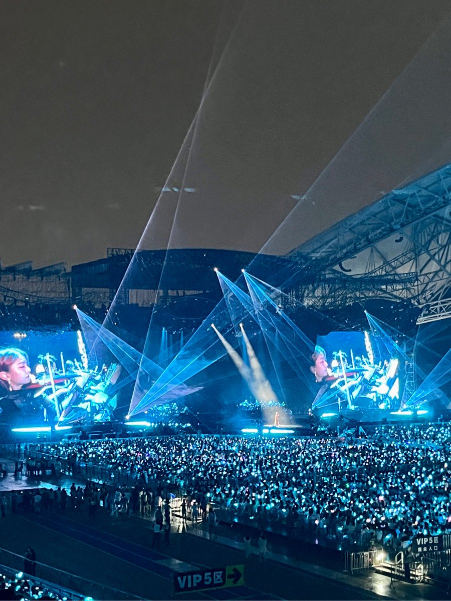 bikey129's tweet image. Last night’s live show was pure magic! Lights, energy, and a crowd that sang every word—still buzzing  Who else was there #ConcertVibes