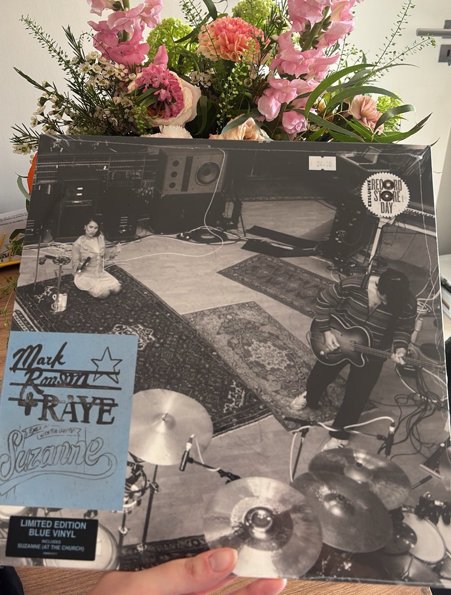 dobrewski's tweet photo. J’ai eu un vinyle sur les 2 que je voulais donc je suis quand même contente 😌 #rsd https://t.co/CHaDj91gjf