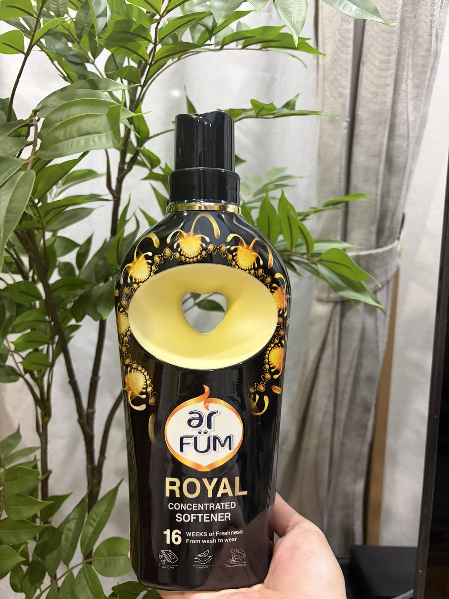 chi_chi2810's tweet photo. 柔軟剤でここまで印象変わるの、正直びっくりした🫧

アロマ×香水発想のランドリーブランド「アフューム」
ROYALはイチジク×シダーウッドの落ち着いた大人の香り🌿

甘すぎずちょうどいいバランスでふんわり優しく香る🤍
毎日の洗濯がちょっと特別になる🥰✨

PR @ar_fum
#アフューム https://t.co/u7fWqvqICi