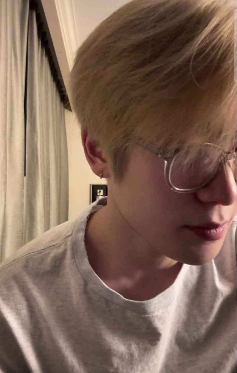 evelitxc's tweet photo. 연상 정쟤혅 유행 민감한 연하 여친 때문에
인스타 알고리즘 말랑이 왁뿌로 도배된 거...
맨날 말랑이 릴스 보내는 연하 때문에 
주말에 말랑이 박스째 시켜두고 연하랑 
같이 노는 거 보고 싶음 처음엔 옆에서 
조물딱거리는 연하 손만 보다가 나중엔 
정쟤혅도 커다란 손으로 말랑이 조물거리고 있음 https://t.co/WYG5aPtgqC