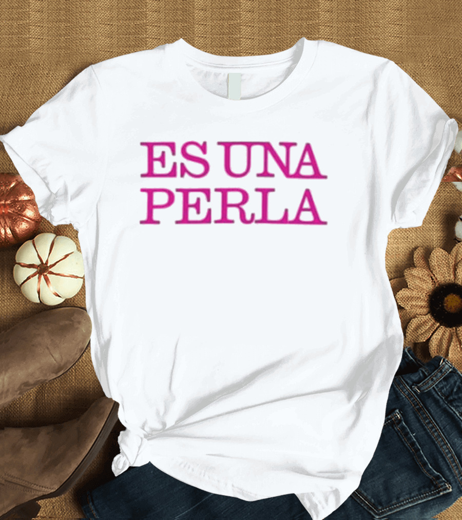 busmerchcom's tweet image. I’m curious what you think: this Rosalia Es Una Perla Es Una Perla T-Shirt really brings back memories of her iconic performances! 🎤 It’s such a vibe. busmerch.com/product/t-shir…

#Rosalia #Merch #MusicFashion
