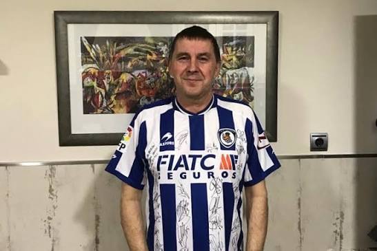 Soy aficionado del Real Madrid. Pero viendo la declaraciones de este miserable sobre la afición del Atlético de Madrid y de España, y viendo que la Real sociedad le ha regalado una camiseta con la firma de todos los futbolistas. 
Por España. Esta noche, todos con el Atlético !!!!