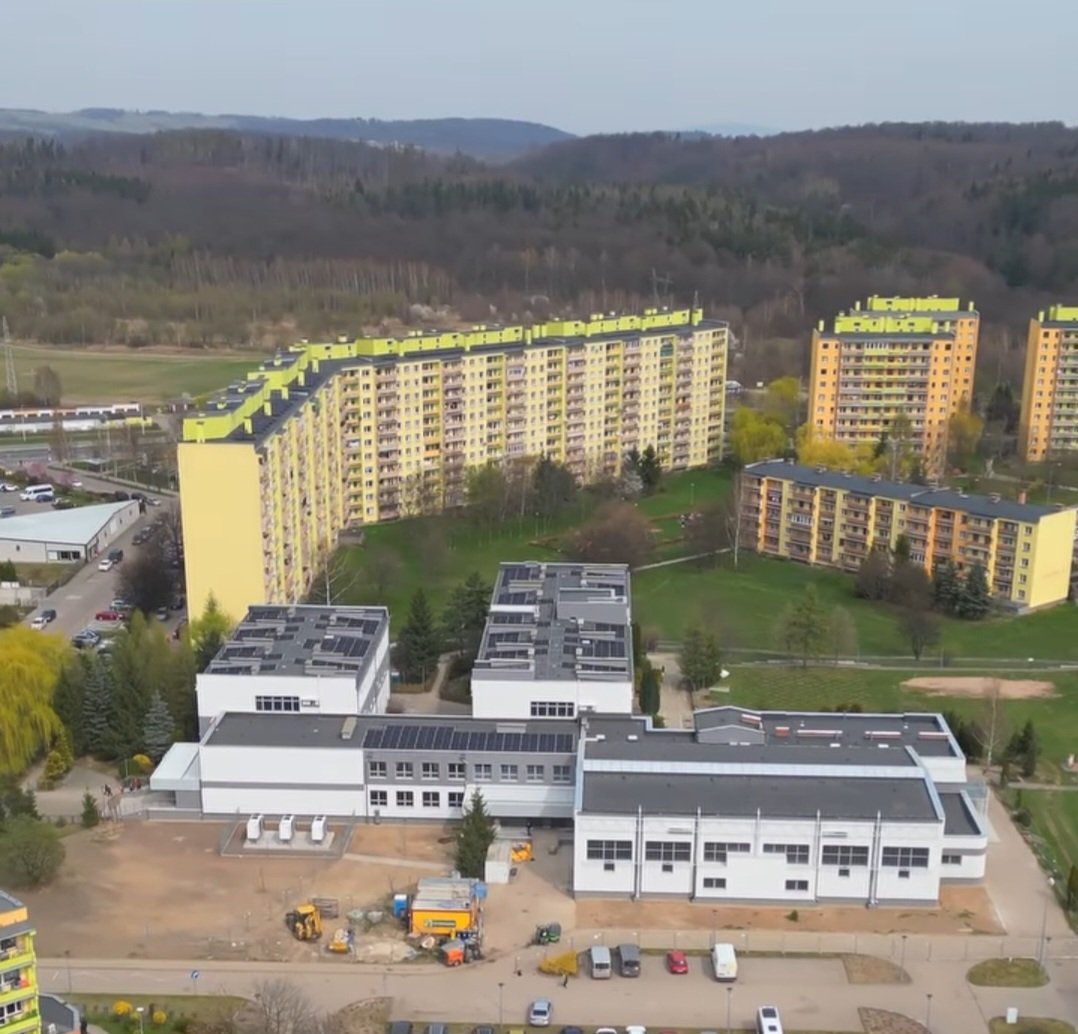 Nasza podstawówka <a href="/MichalBrodaKRPL/">Michał</a> przechodzi odrodzenie💪. Termomodernizacja PSP 26 w <a href="/WalbrzychMM/">WałbrzychMojeMiasto</a> na ukończeniu. Wartość dofinansowania 
11 157 998,39 zł 🇪🇺 #FunduszeUE . Wałbrzych potrafi skutecznie pozyskiwać środki zewnętrzne na kluczowe inwestycje👏