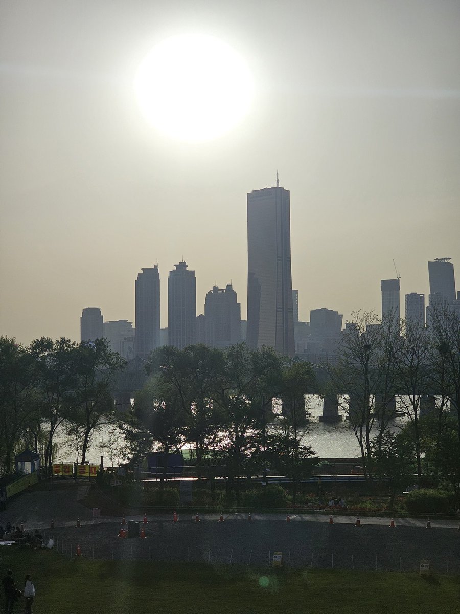 무맹 덕에 노들섬 놀러와서 봄 소풍 중 💖
얼른 공연 보고 싶어요 재밌겠다아앙🤩