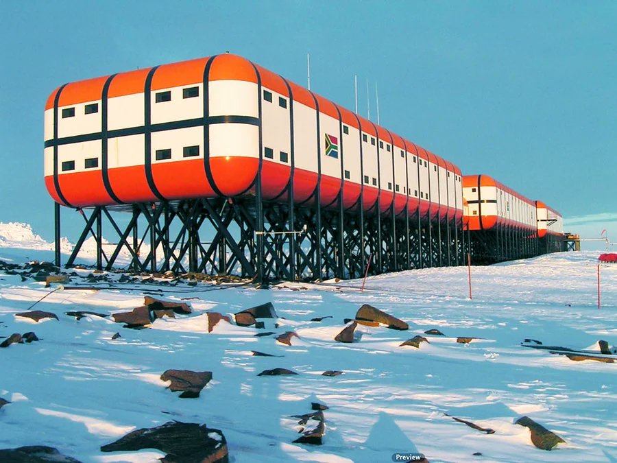 SciFiArchives's tweet photo. Sanae IV, South African Antarctic base (built in 1997) https://t.co/7kOHs0WTtG