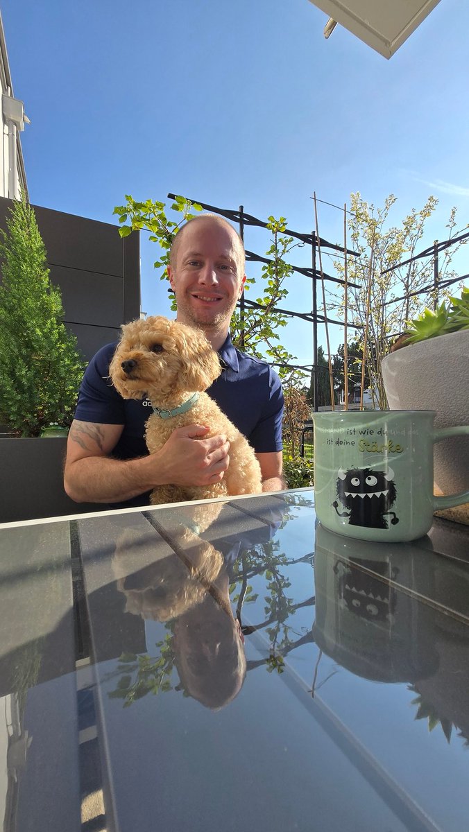 AlexderKleine82's tweet image. Die Sonne 🌞 auf der Terrasse genießen 🐕🐾. Später geht es auf Fahrradtour..
#Sonne #sun #Hund #dog