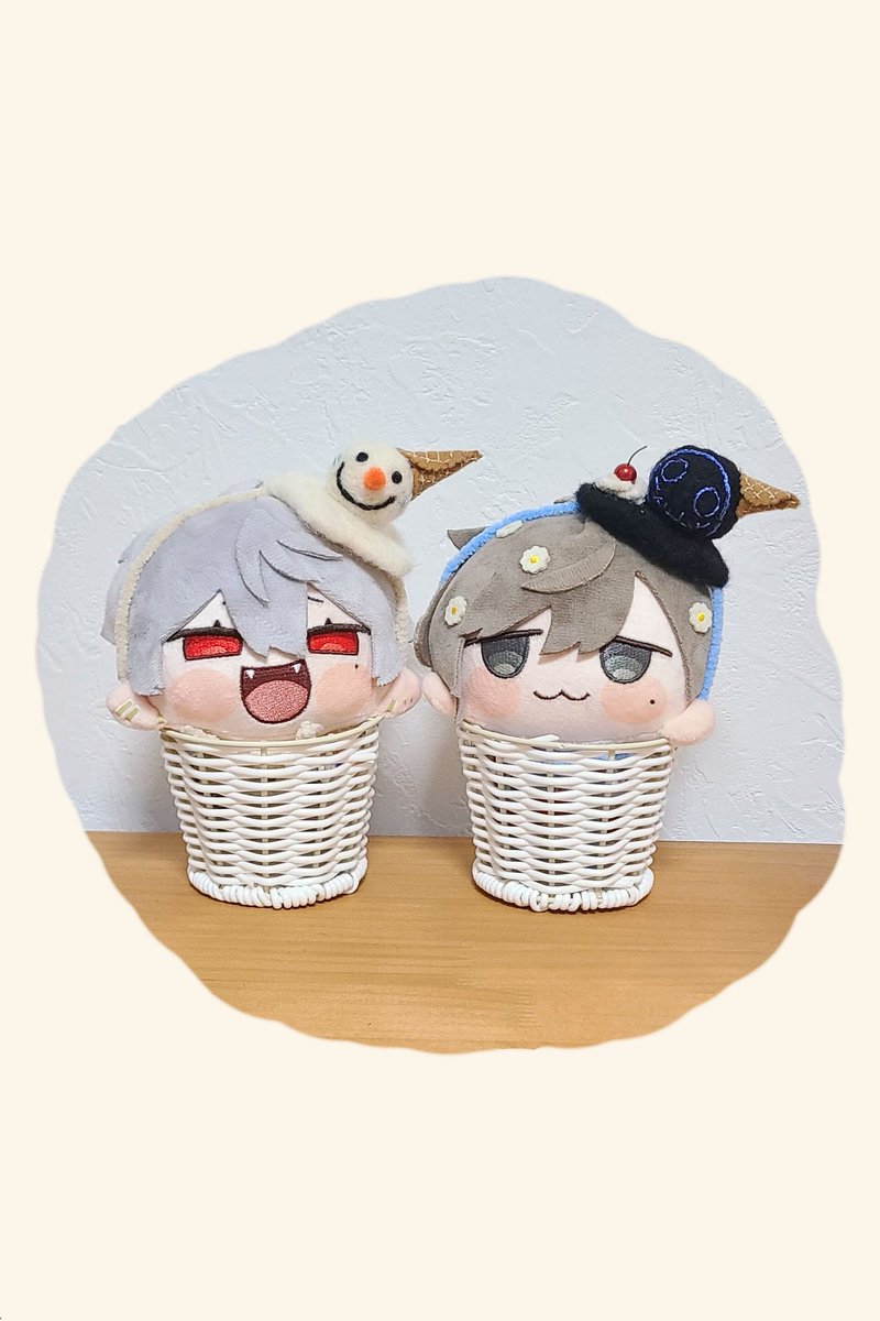 uro_88's tweet photo. RTもいたしましたがこちらお品書きでございます！

売り子もですが僭越ながらぬいアイテムを今回出させていただきます！
羊毛フェルト作品です！
なしまさん、ABOを落として溶けちゃったアイスモチーフで作りました〜！
スペ主様やほかの参加者様の作品もとても可愛いのでよしなにー！ https://t.co/471Q7ucNl1