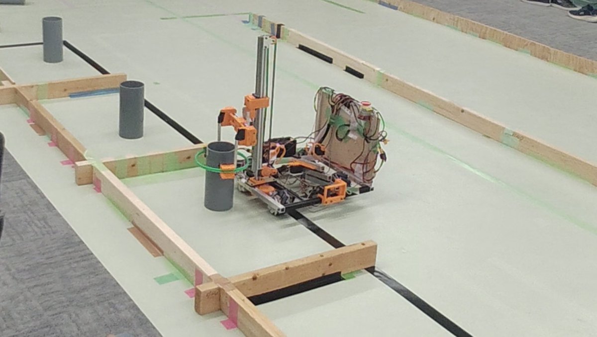 tnct_roboconb's tweet photo. 昨日は校内ロボコンでした！

4チーム中
2年生のFチームが優勝🏆
3年生のβconチームが３位🥉
でした。

この半年間の経験を活かして
高専ロボコンに向けてチーム一丸となって頑張ります💪
応援よろしくお願いします！ https://t.co/Uip6KrjMh6
