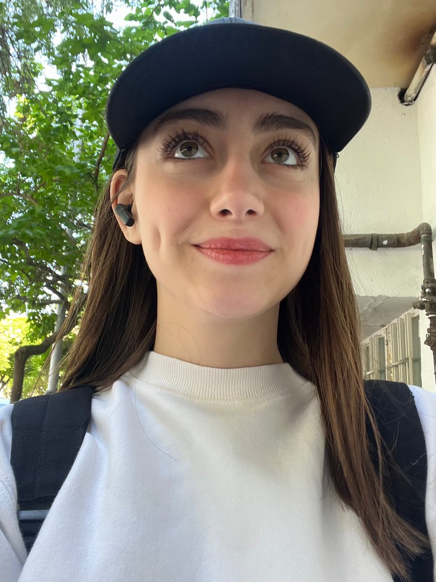 لیانا. tweet media