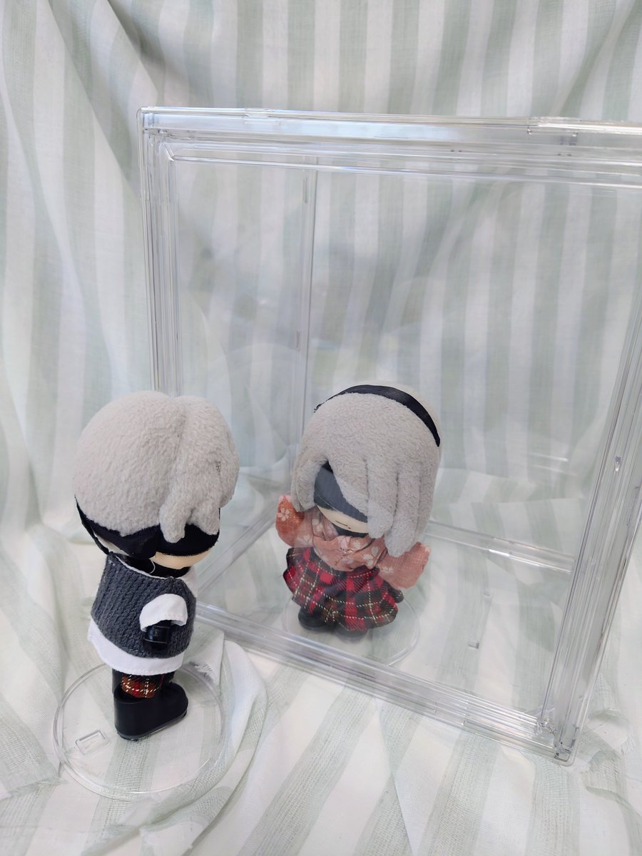 Reorag's tweet photo. ( ´ｰ`).｡oO(とぅびぬいんずが組み立てるのを手伝ってくれました)　
「ぬ〜！」
「わー！とぅびーはちからもちですね！」
「ぬゃ？！」
「とぅびー！！いまたすけます！！」
( ´ｰ`).｡oO(とぅびぬいさんがうっかり閉じ込められたりしました) https://t.co/OFLvPLjxSv