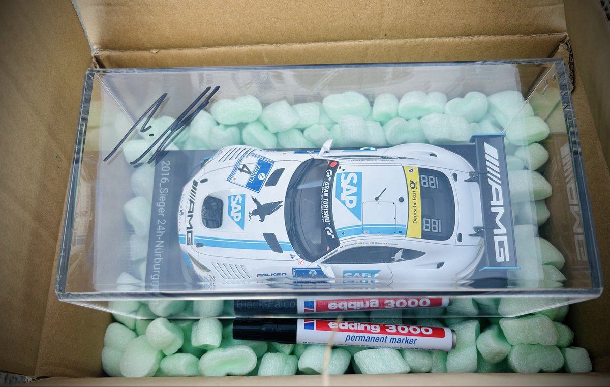 Manuel Metzger is on the car 🤩 he’s the first driver who ever signed one of my #Selfmade cars. 

Proud 

#SelfmadeGT3