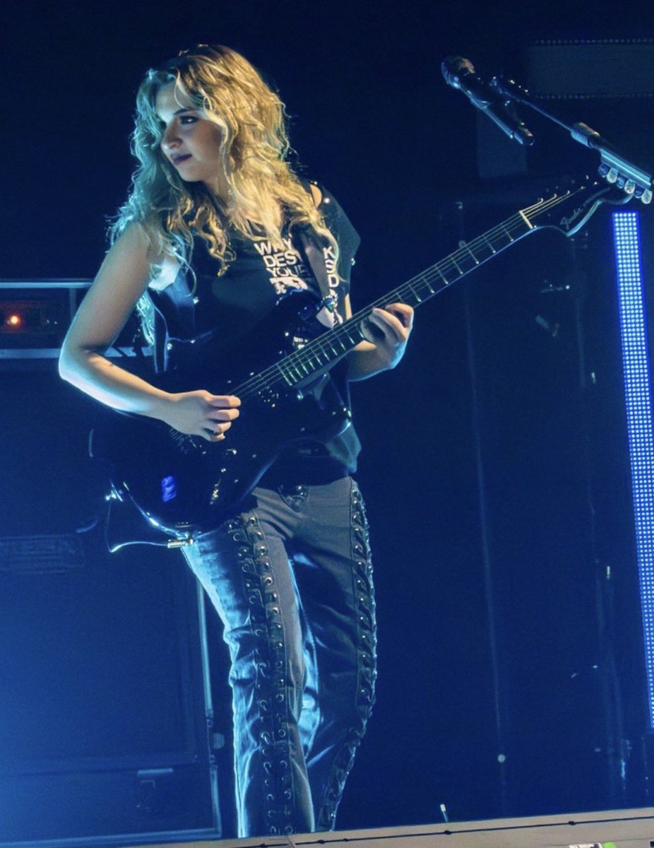 k • 🌹🎸 tweet media