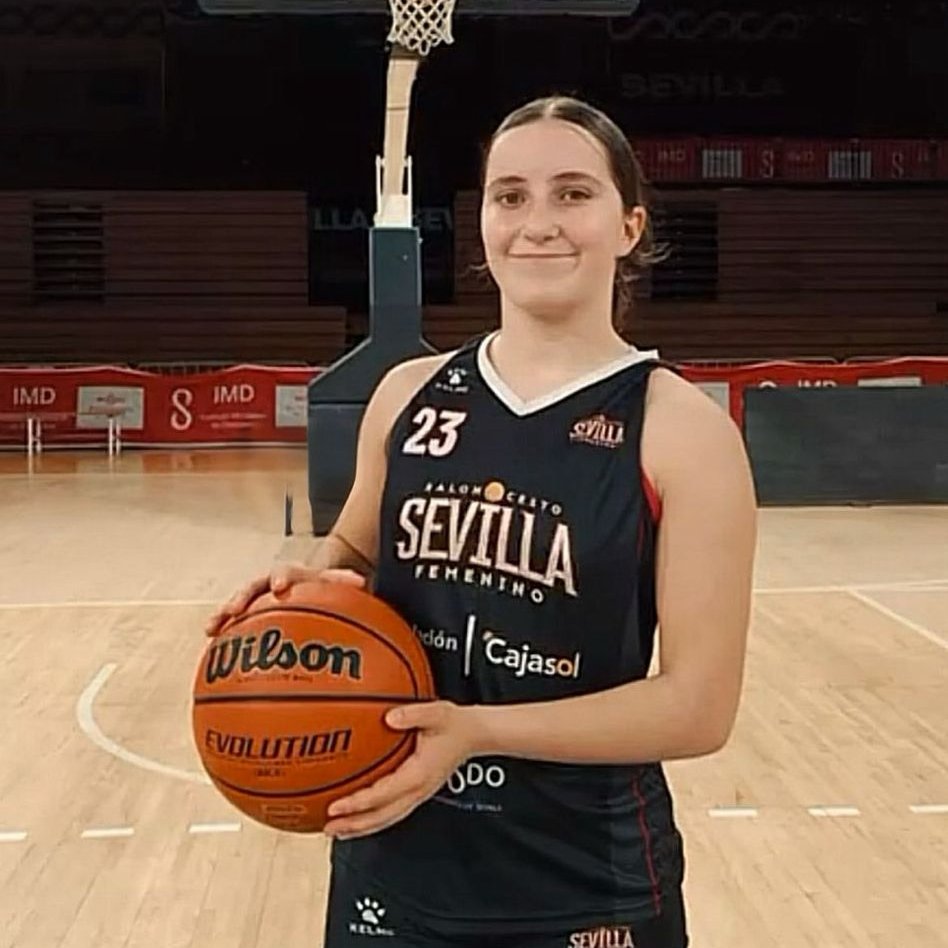 💪🏼 Dos canteranas acompañarán en el día de mañana al primer equipo. Julia Picón y Lucía Otero serán las encargadas de representar, en nuestra casa, a toda una cantera entregada al primer equipo durante la temporada. 

❤️ ¡Este es el camino! ¡Seguimos!

#TodasJuntas