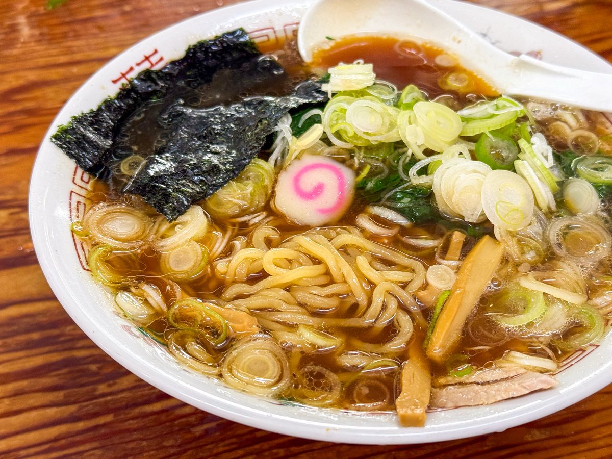 tatzuro's tweet photo. 一番の目当ては美術館だったが、せっかく長岡を訪れたので、最近お気に入りのルーティーンを実施することに。まず宮内に移動し、青島食堂の絶品生姜醤油ラーメンを堪能。続いて江戸時代から醸造が盛んな摂田屋で酒蔵をめぐり、吉乃川直営の酒ミュージアムで限定無濾過原酒をいただく。 https://t.co/3YtOh0CsyC