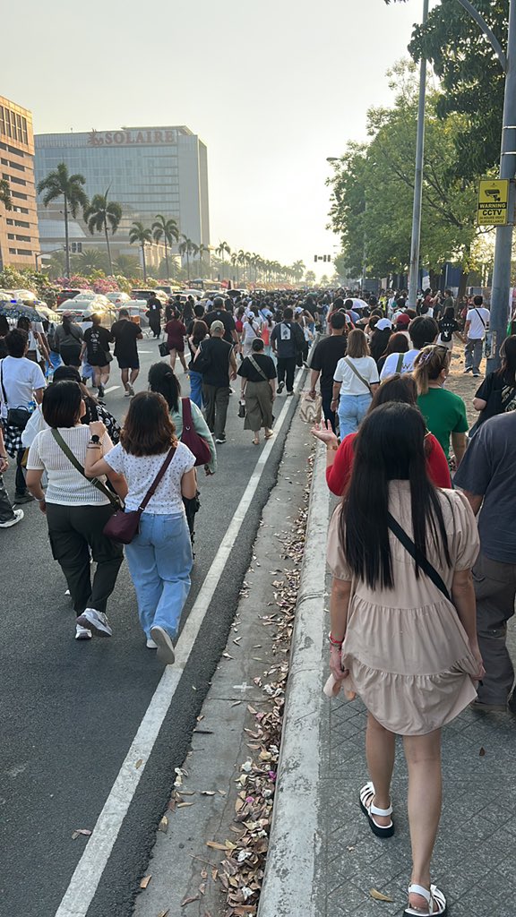 redvivas's tweet photo. Going to concert … nanibago ako kung sa concert na punta ko or sa libing 🤣🤣🤣 https://t.co/8UfHIm0UGl