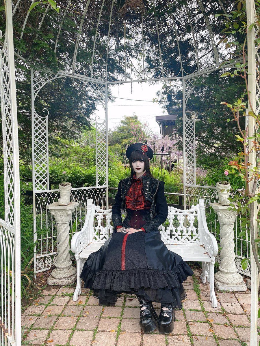 alonza_schwarz's tweet image. ゴルゴダの丘を駆け上がるもの、汝この人を見よ。
不敬者の十字架を。
⁡
 #gothicstyle  #gothicfashion  #Gothic #ゴスロリ系  #ロリィタ
