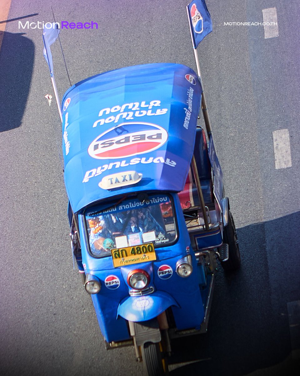 motionreach's tweet photo. สาดไม่จบ ซ่าไม่จบ! สุดทุกเส้นทางกับ Pepsi  🚙✨
เปลี่ยน  Tuk-Tuk Wrap ให้เป็นมากกว่าป้ายเคลื่อนที่ แต่คือจุดเชื่อมต่อความซ่ากลางเมือง เส้นทางสีลม-CentralwOrld วิ่งจริง แจกจริง นั่งฟรี! สร้าง Emotional Connection เข้าถึงใจคนเล่นน้ำได้แบบไม่มีอ่อม! 💙#PEPSISUMMERENCORE #MotionReach https://t.co/d0L5IaJKSJ