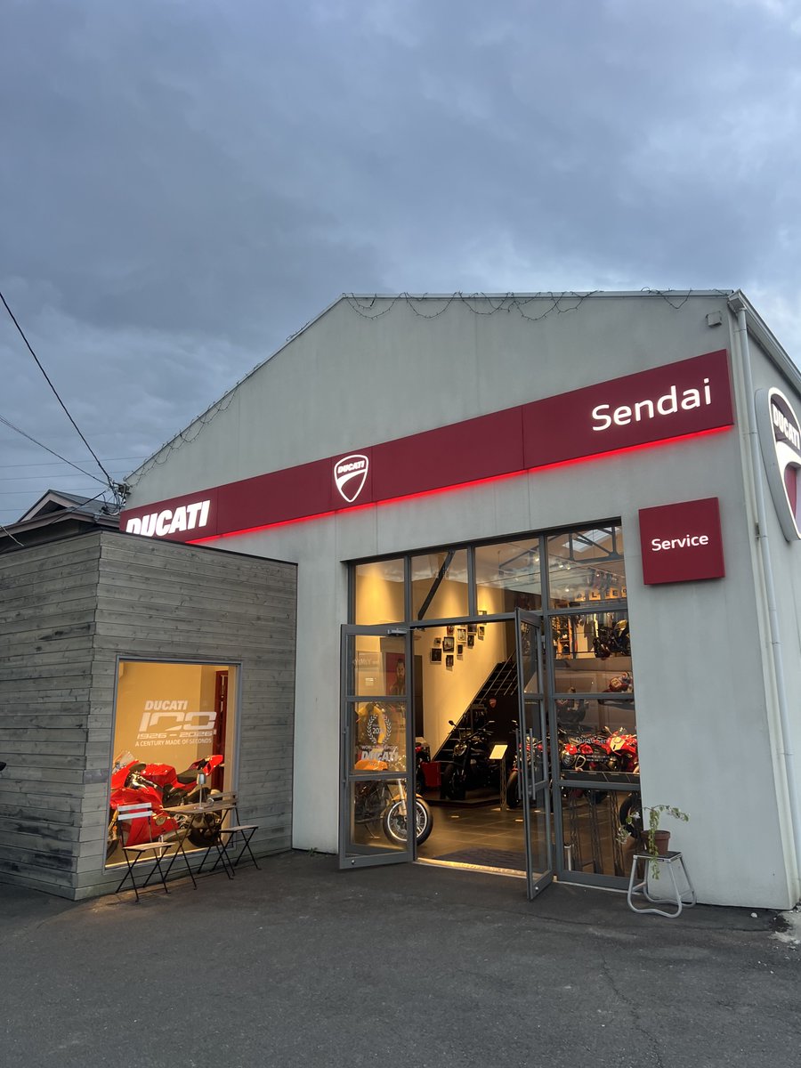 TaraRiderch's tweet photo. ドゥカティ仙台到着。
色々中古車が増えてる！

明日はSUGOでスナダオート走行会です。

#DucatiSendai #Ducati https://t.co/e1wARozWxR