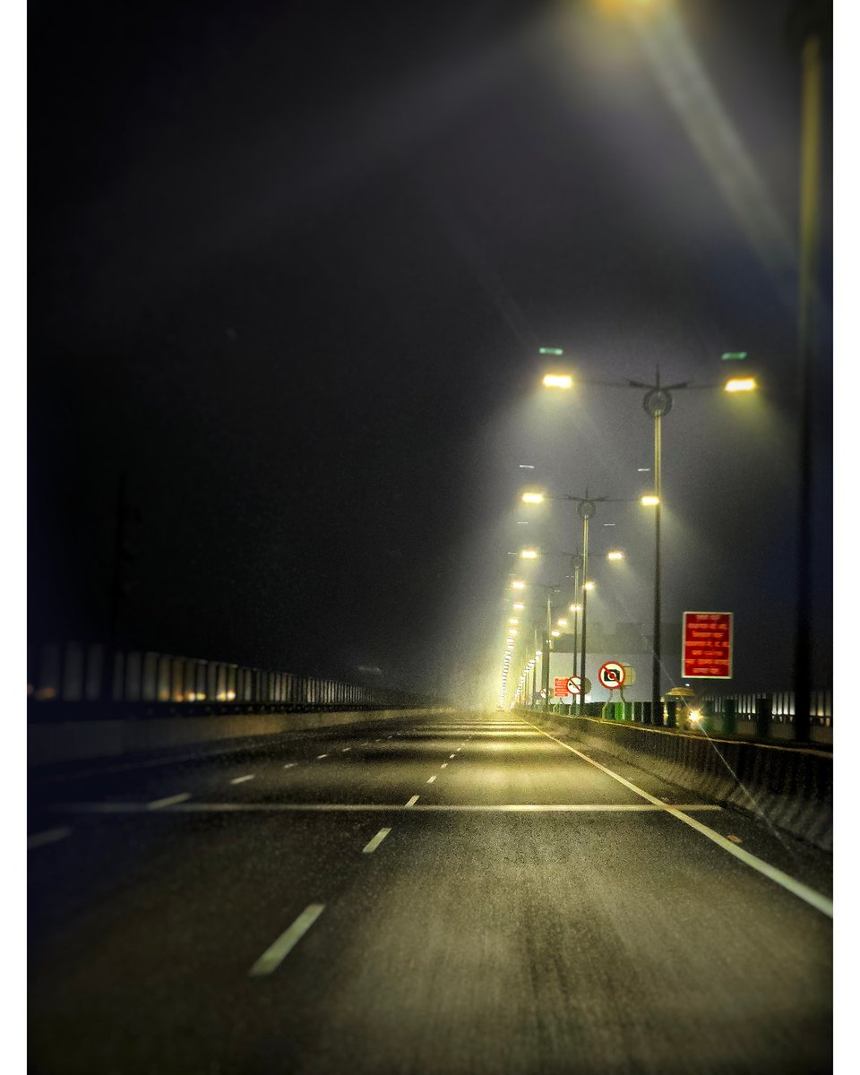 shaswat_doctor's tweet image. #streetphotography #wanderlust #photooftheday #nightout #streetstyle #latenight #street #urbanandstreet #night #wander #streetphotographer #picoftheday #intags #nightphotography #streets #roadtrip #life #beautiful #peace #calm #destiny #road