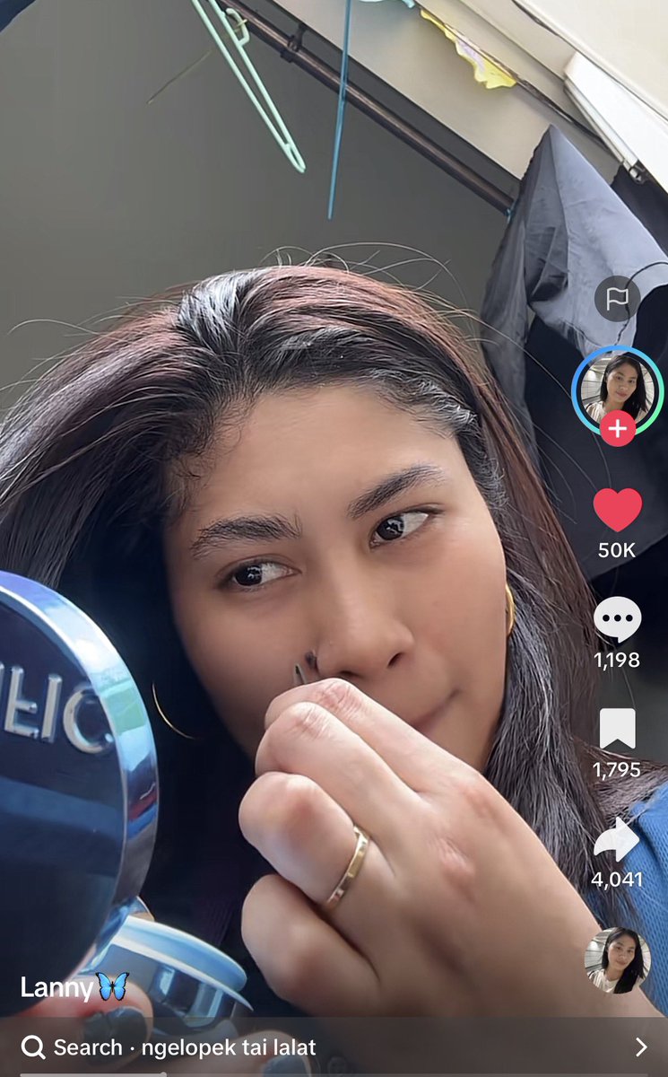 baru kali ini liat orang ngelopek tahi lalat langsung santai banget😭

emang boleh ya dicabut sendiri? setauku haris dicauter. pernah sekilas liat kaya pake solder.

ada yang pernah coba?