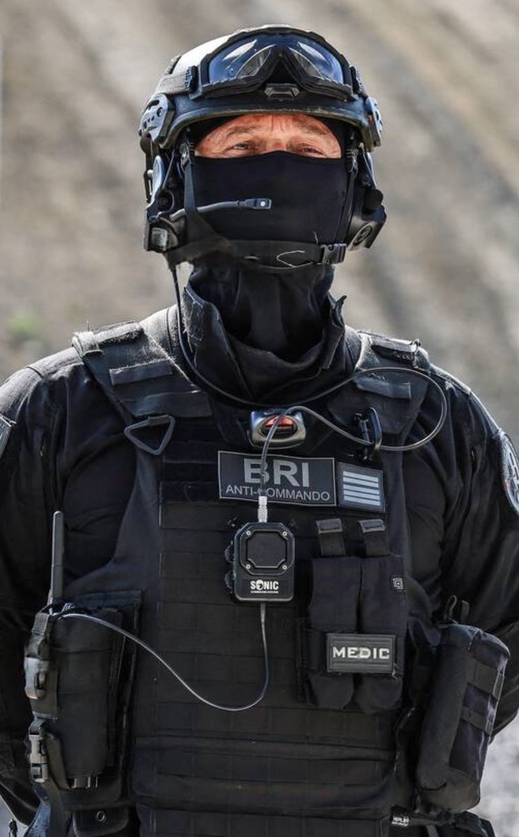 Fs_francaises_'s tweet image. Le 17 avril 2025, Franck Calamai médecin de la BRI Paris est décédé à l’âge de 59 ans.

Franck était bien plus qu'un médecin urgentiste. Il était un homme de devoir, de courage et de dévouement.

Il était auprès de ses camarades le 9 janvier 2015 à préparer son matériel médical