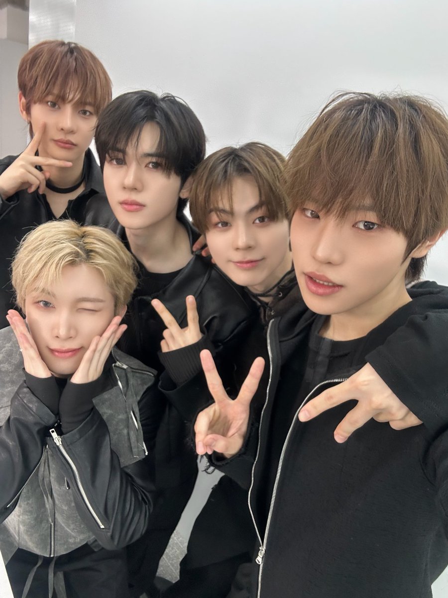 [#POW.pic] 260418

POW (파우) Single Album [COME TRUE] 발매 기념 팬사인회

#POW #파우 #ComeTrue #컴트루 #GRID #그리드