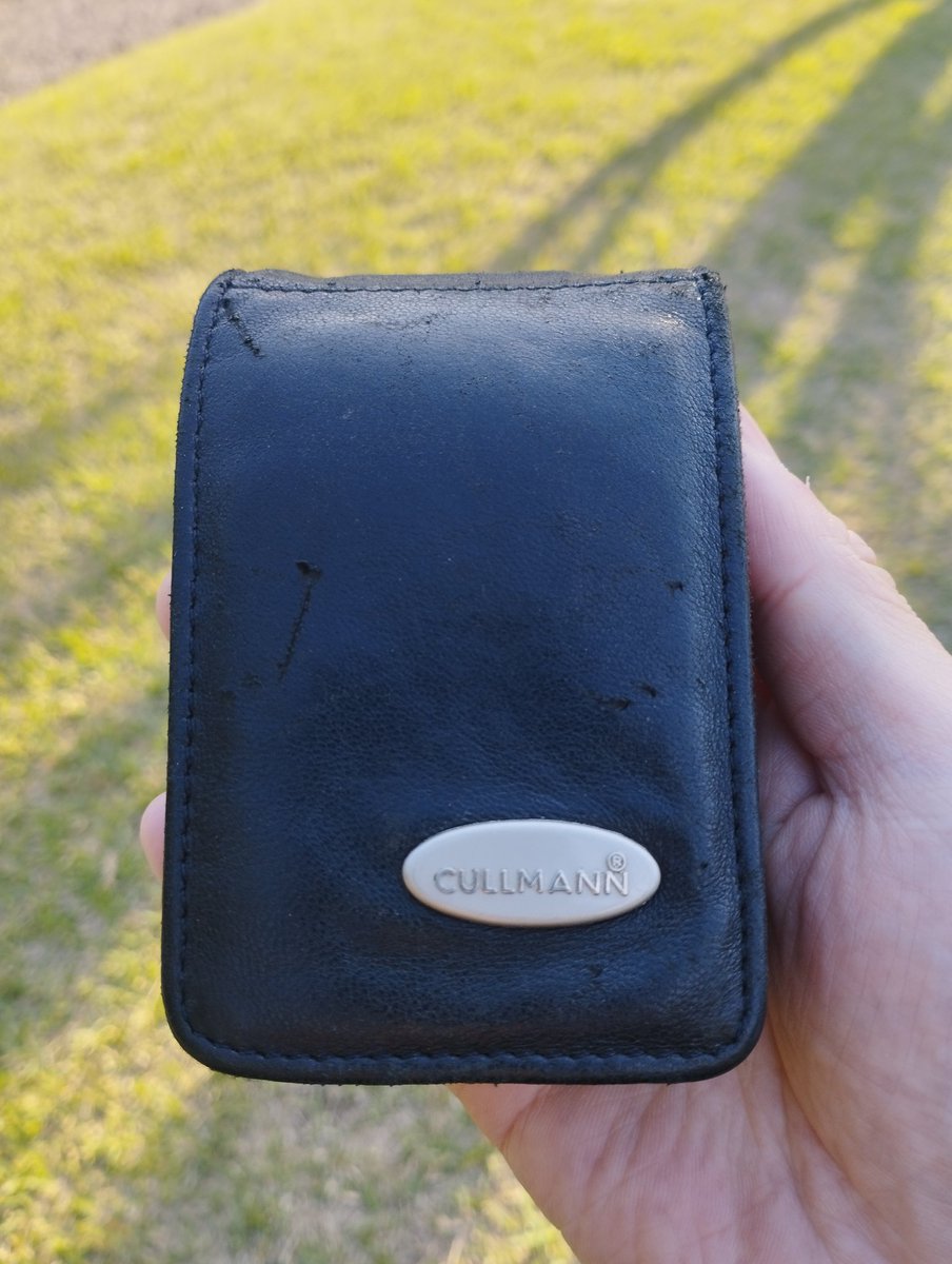 M1BQ5edgVdWUHJZ's tweet image. I picked up someones lost camera in
the Shinjuku Gyoen.

I turned in the lost item to stuff.

Anyone with information regarding this, please contact entrance.

#shinjukugyoen
#camera