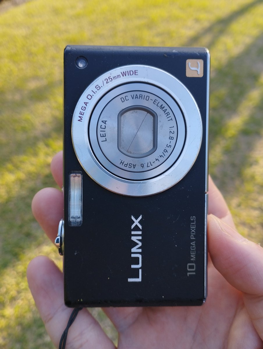 M1BQ5edgVdWUHJZ's tweet image. I picked up someones lost camera in
the Shinjuku Gyoen.

I turned in the lost item to stuff.

Anyone with information regarding this, please contact entrance.

#shinjukugyoen
#camera