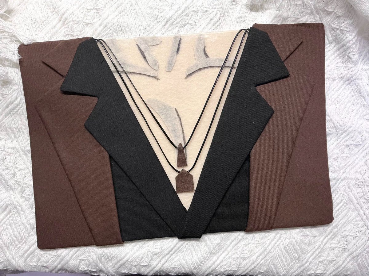 Selinanull's tweet photo. Everyone came to admire the pain board made by my goddess! It is very beautiful and has been safely placed in my bag. The first picture was taken by the goddess, and the next two pictures were taken by me. It is a bit simple https://t.co/eKSiVaXDXa