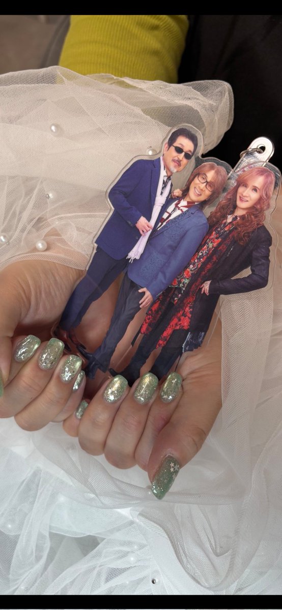 そういえば、今月のネイルはこんな風に撮ってもらいました(笑)

色味も可愛いし、星がいっぱいキラキラしてるの。まさに星空のディスタンス〜⭐️✨️