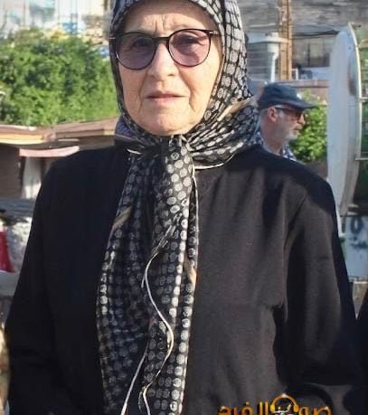 هيدي الإنسانة عاشت حياتها كلها بسبيل العمل الإنساني والتطوعي والاجتماعي. اللي بيعرفها بيعرف قديش كانت وجه الجنوب الجميل ومثال متميز للمرأة العاملية بكل جوانب الحياة.
الدكتورة مهى أبو خليل، ابنة صور ما تركتها واستشهدت بآخر ربع ساعة قبل تنفيذ الهدنة بغارة نزلت ٥ مباني. اليوم لقوها.