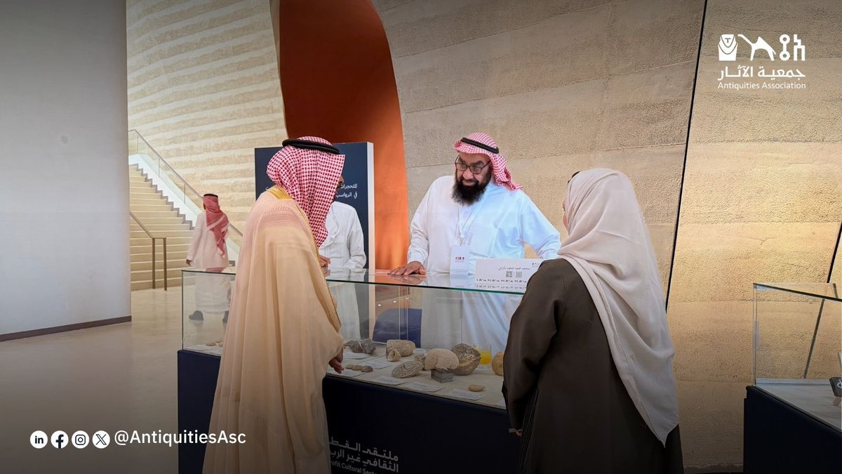 زيارة صاحب السمو الأمير تركي بن عبدالله بن سعود بن سعد لجناح جمعية الآثار ضمن #ملتقى_القطاع_الثقافي_غير_الربحي، بتنظيم وزارة الثقافة،

تتقدّم الجمعية لسموّه، باسمها واسم أعضاء مجلس ادارتها، بخالص الشكر والتقدير على هذه الزيارة الكريمة.