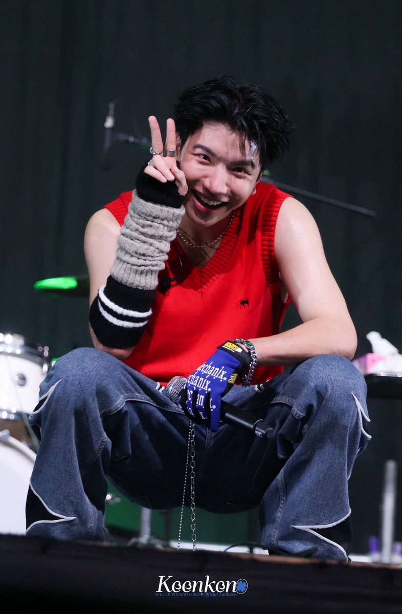 keenfanbaseTH's tweet image. ชุดแดงหล่อเกินต้านมากครับพี่จักขณ์ 😎 

CLOVER AT CAT EXPO KKN 2026
 
#CATEXPOขอนแก่นxCLO_VER
#keenkeno , @keenkeno_sp