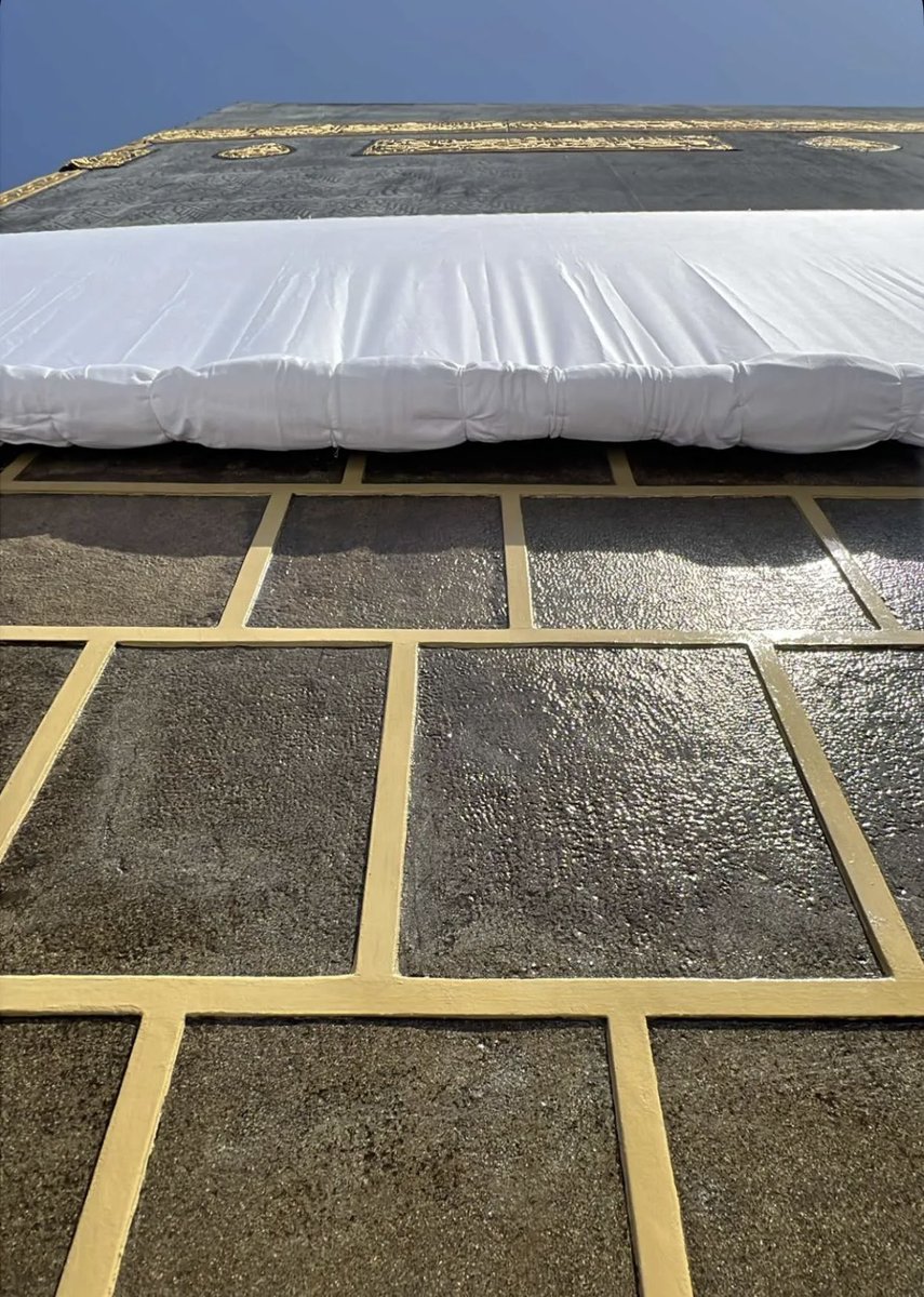 The walls of the Ka’bah appear pristine following the recent maintenance works.